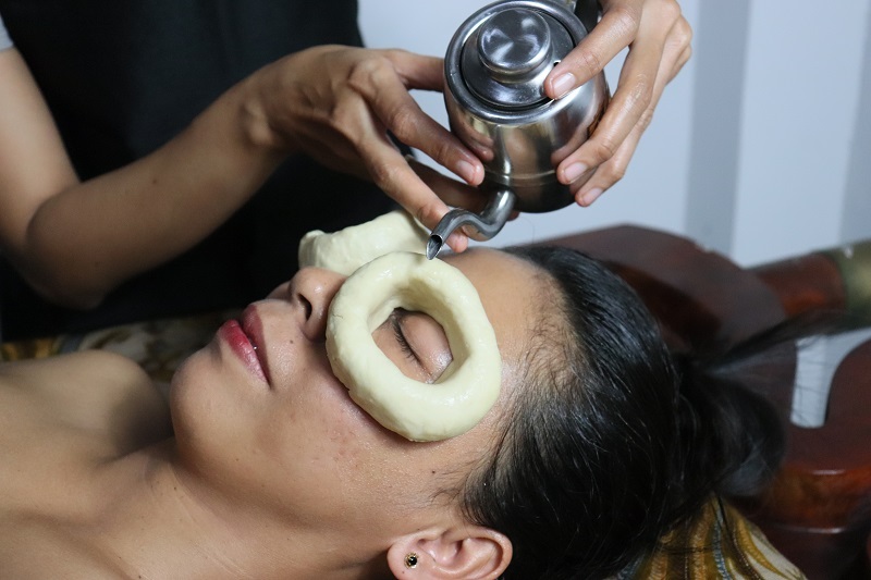 Netra Tarpana (30 menit) 